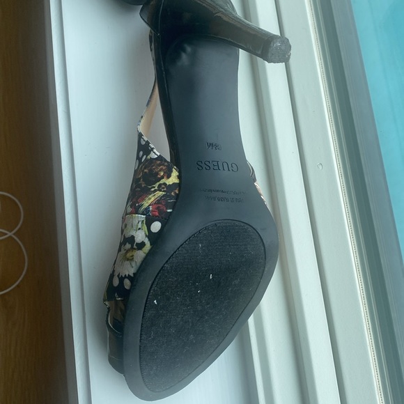 Guess Peep toe heels size 6 1/2 worn once - Picture 4 of 4